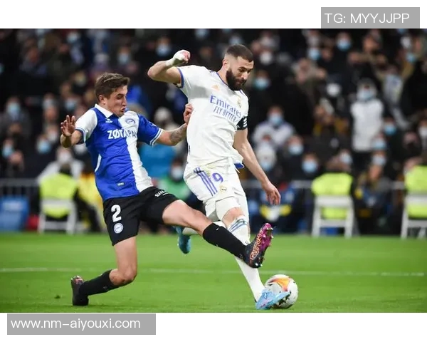 本泽马足球生涯精彩瞬间集锦 震撼球场表现与技术风采展示